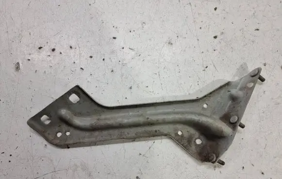 Audi Q5 SQ5 Fender mounting bracket 8R0821136