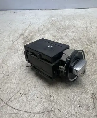 Volkswagen PASSAT B6 Ignition lock 3C0905843R 33303401 12401901