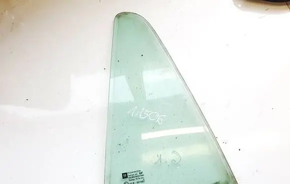 Opel Astra H Rear vent window glass AS2M3236DOT682