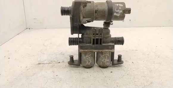 BMW 5 E39 Coolant heater control valve 8374994 1147412135