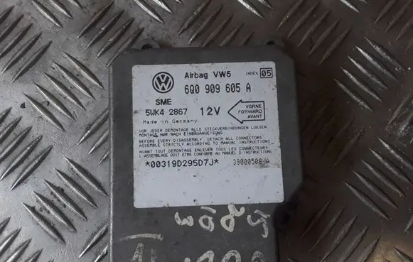 Volkswagen Golf IV Airbag control unit/module 600909605A 5WK42867
