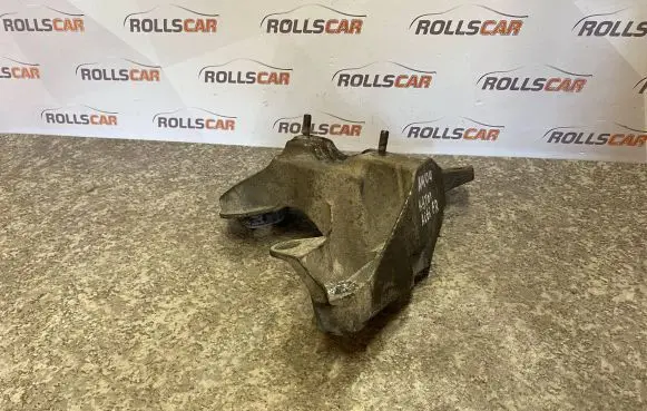 Audi A4 S4 B6 8E 8H Engine mounting bracket 8E0199351