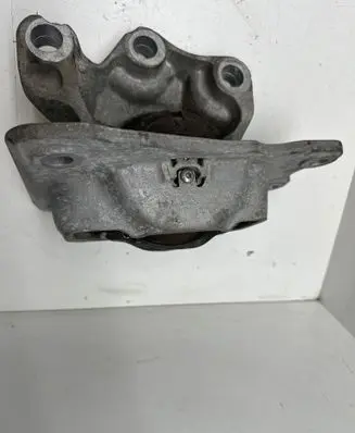 Volvo S90, V90 Engine mount bracket 31686886