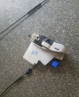 Volkswagen Multivan T5 Front door lock