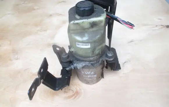 Ford C-MAX I Power steering pump 4M513K514CC