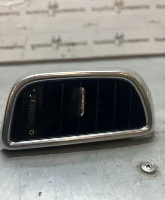 Rear air vent grill
