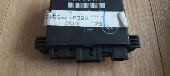 Mercedes-Benz E W210 Door control unit/module 2108207526 7894040 3F320