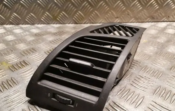 BMW 1 E81 E87 Dashboard air vent grill cover trim 7059187