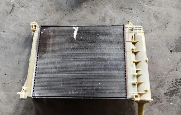 Ford Ka Coolant radiator 879560000