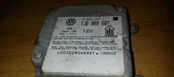 Volkswagen PASSAT B5 Airbag control unit/module 1J0909607 5WK4199