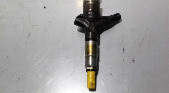 Subaru Forester SG Fuel injector L6613AA020