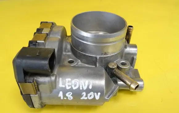 Seat Leon (1M) Throttle body valve 06A133062L
