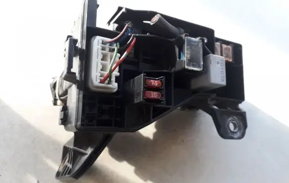Toyota Corolla Verso AR10 Fuse box set
