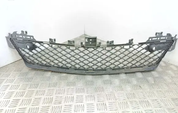 Mercedes-Benz C W204 Front bumper lower grill A2048851324