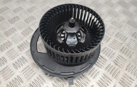 Audi Q3 F3 Heater fan/blower 5WB819021A