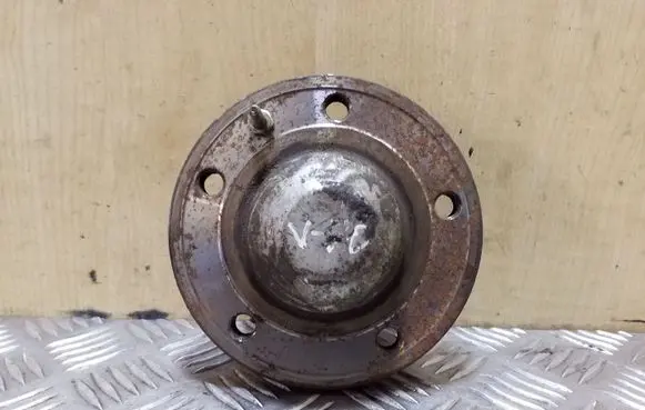 Rear wheel hub