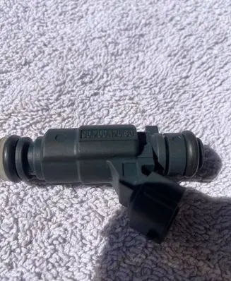 Peugeot 208 I Fuel injector 9676017480