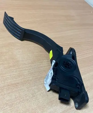 Ford Focus Accelerator throttle pedal BEV241600