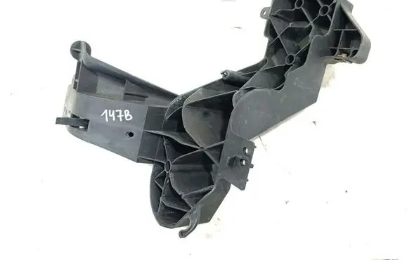 Dodge Durango Headlight/headlamp mounting bracket 60586