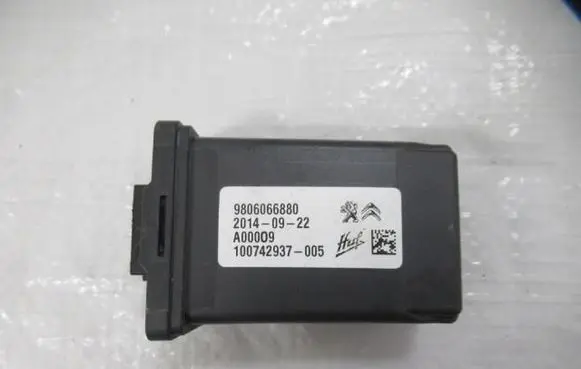 Citroen C4 Grand Picasso Other relay 9806066880