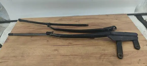 Volkswagen Touareg I Front wiper blade arm 7L0955205F