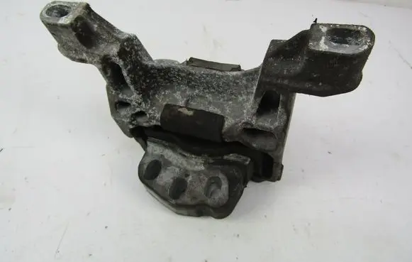 Mazda 6 Engine mounting bracket