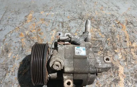 Toyota Aygo AB10 Air conditioning (A/C) compressor (pump) 883100H010