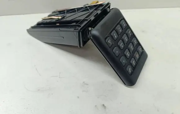 Volkswagen PASSAT B6 Phone keyboard 3C1858711