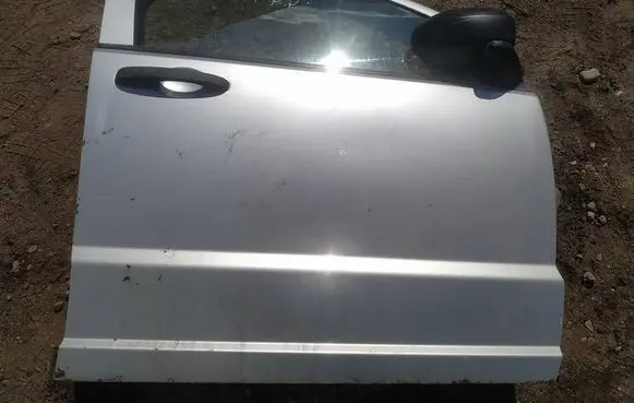 Dodge Caliber Front door pilkos