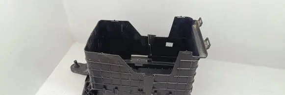 Volkswagen PASSAT B6 Battery box tray 1K0915333D