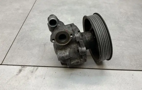 Volkswagen Touareg II Power steering pump 7P6422154A