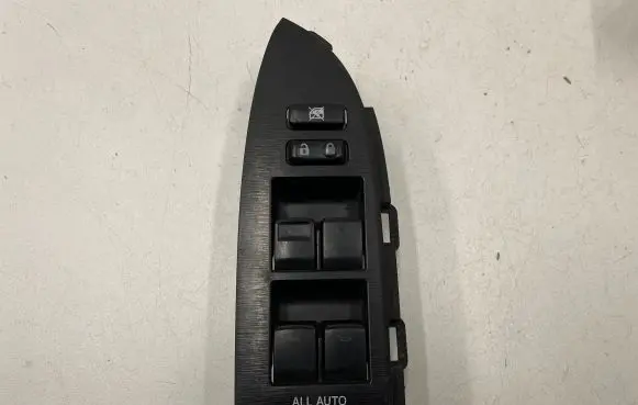 Toyota Prius (XW30) Electric window control switch 515220
