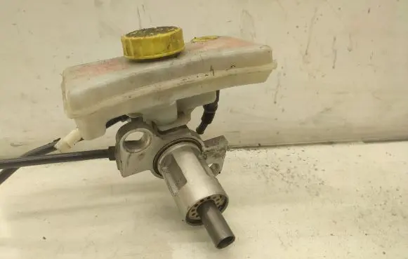 Audi A4 S4 B7 8E 8H Master brake cylinder