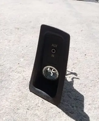 BMW 1 E81 E87 AUX in-socket connector 6930561
