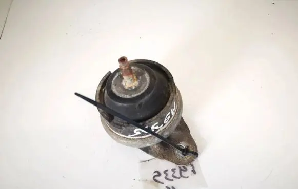Peugeot 407 Engine mount bracket