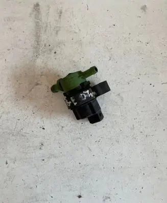 Mercedes-Benz C W203 Turbo solenoid valve 0004703893