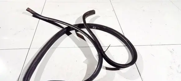 Suzuki Grand Vitara II Rubber seal front coupe door 
