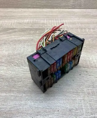 Volkswagen Transporter - Caravelle T5 Fuse module 7H0937617