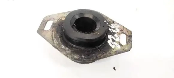 Peugeot 206 Engine mount bracket