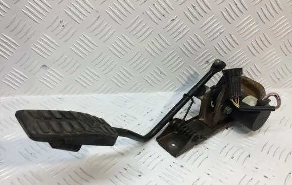 Nissan Almera Tino Accelerator throttle pedal 189195M300