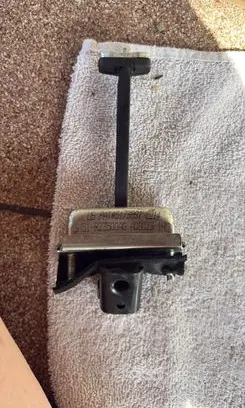 Ford Focus Front door check strap stopper 1641573