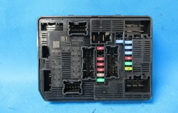 Renault Scenic III - Grand scenic III Fuse module 284B64760R