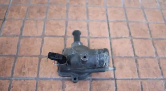 Mercedes-Benz E W210 Thermostat housing 