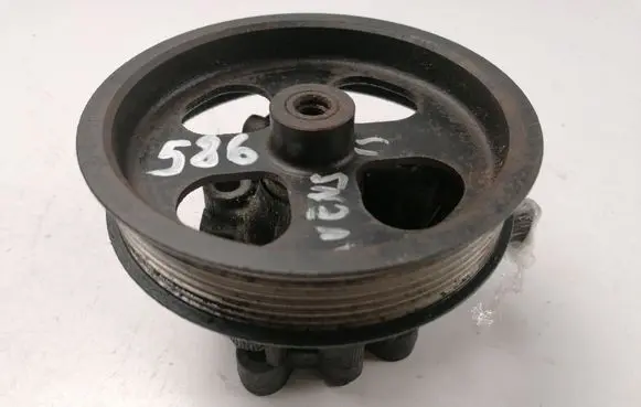 Toyota Avensis T250 Power steering pump 12180