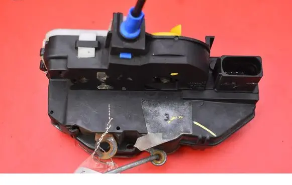 Opel Astra J Front door lock