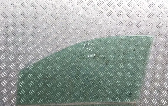 Mercedes-Benz B W246 W242 Front door window glass four-door