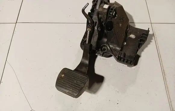 Jeep Renegade Brake pedal 