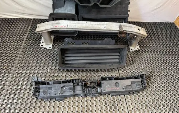 Renault Captur Radiator support slam panel
