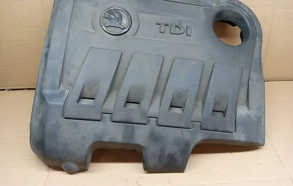 Skoda Superb B6 (3T) Engine cover (trim) 03L103925R