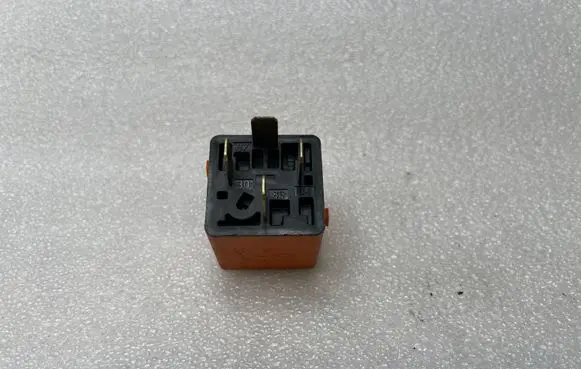 BMW 3 E46 Other relay 1378238 484051